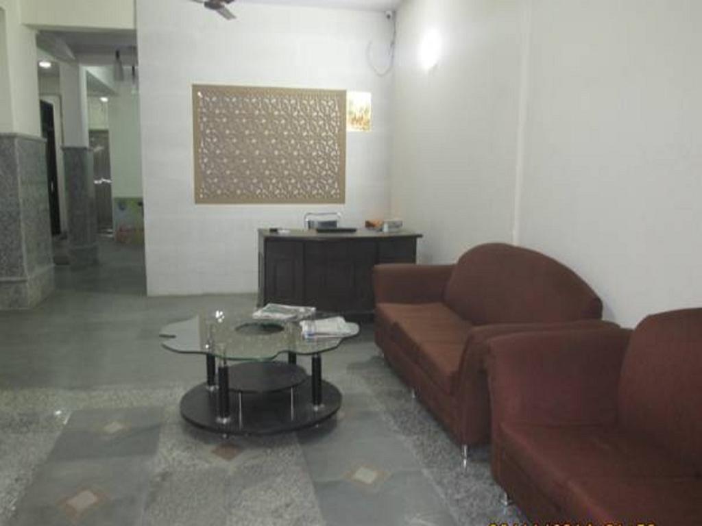 Charanpahari Hotel New Delhi Exterior foto