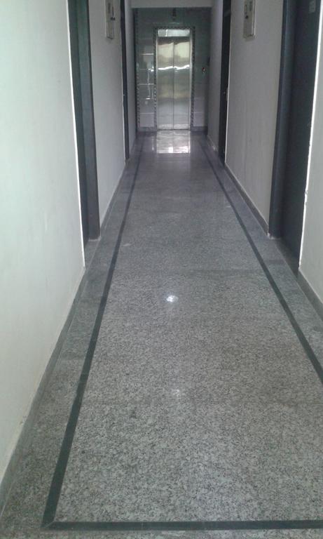 Charanpahari Hotel New Delhi Exterior foto