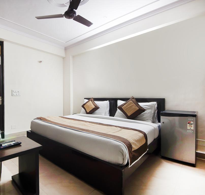 Charanpahari Hotel New Delhi Exterior foto