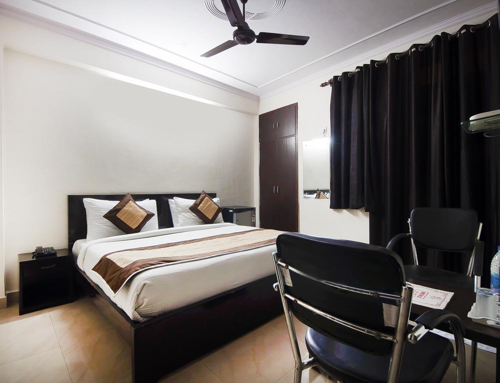 Charanpahari Hotel New Delhi Exterior foto