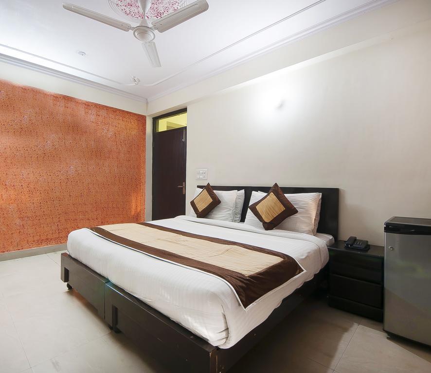 Charanpahari Hotel New Delhi Exterior foto