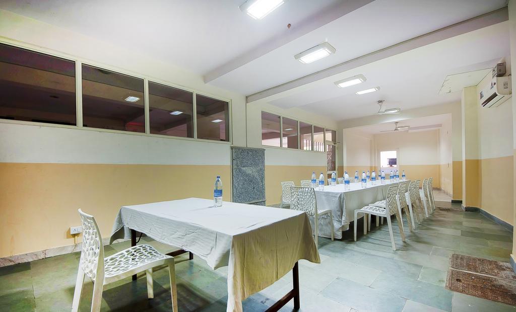 Charanpahari Hotel New Delhi Exterior foto