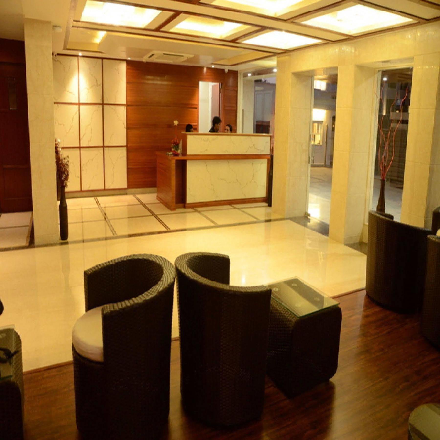 Charanpahari Hotel New Delhi Exterior foto