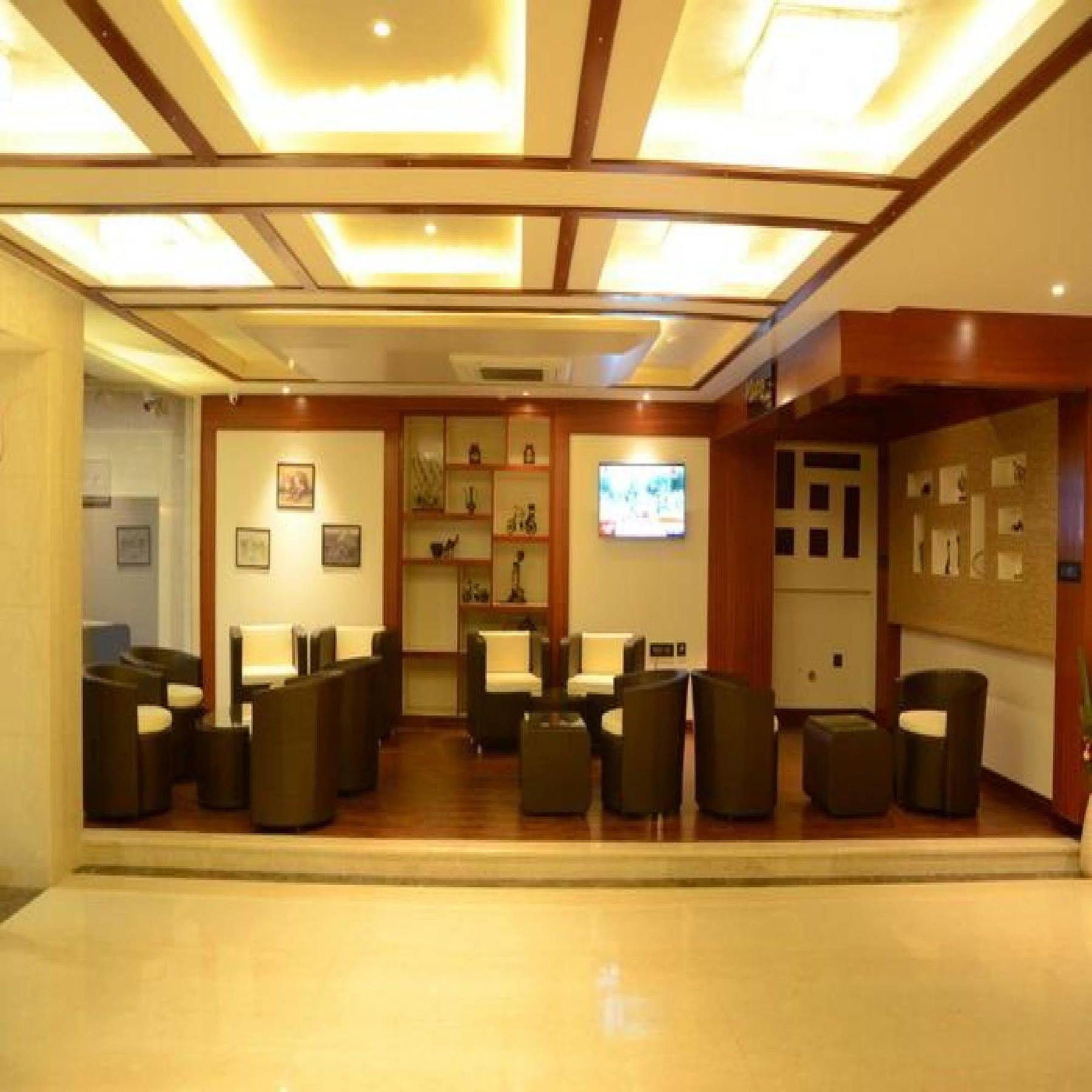 Charanpahari Hotel New Delhi Exterior foto