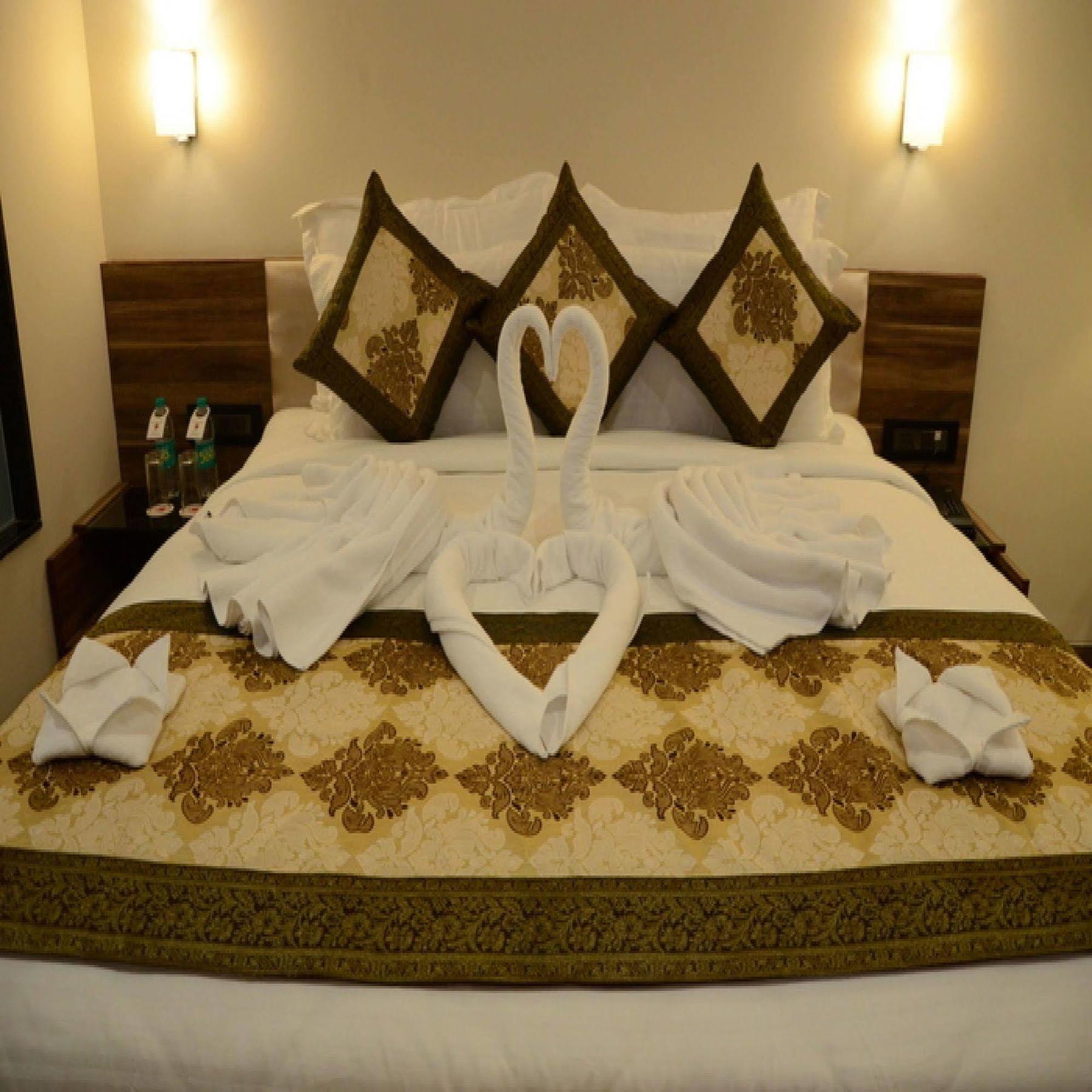 Charanpahari Hotel New Delhi Exterior foto